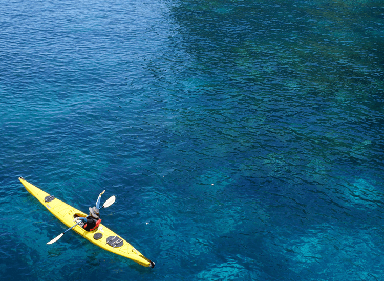西ノ島町の摩天崖シーカヤック